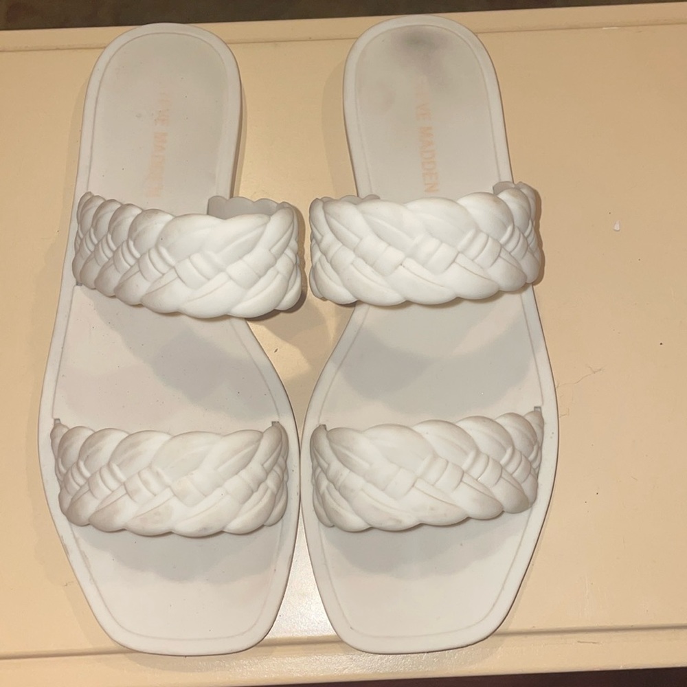 Used rubber white Steve Madden sandals. Size 6